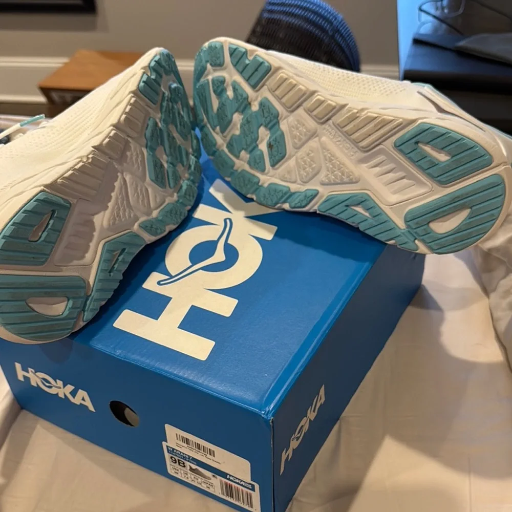Hoka Women's Arahi 7 White and Blue Running Shoes - Picture 3 of 5